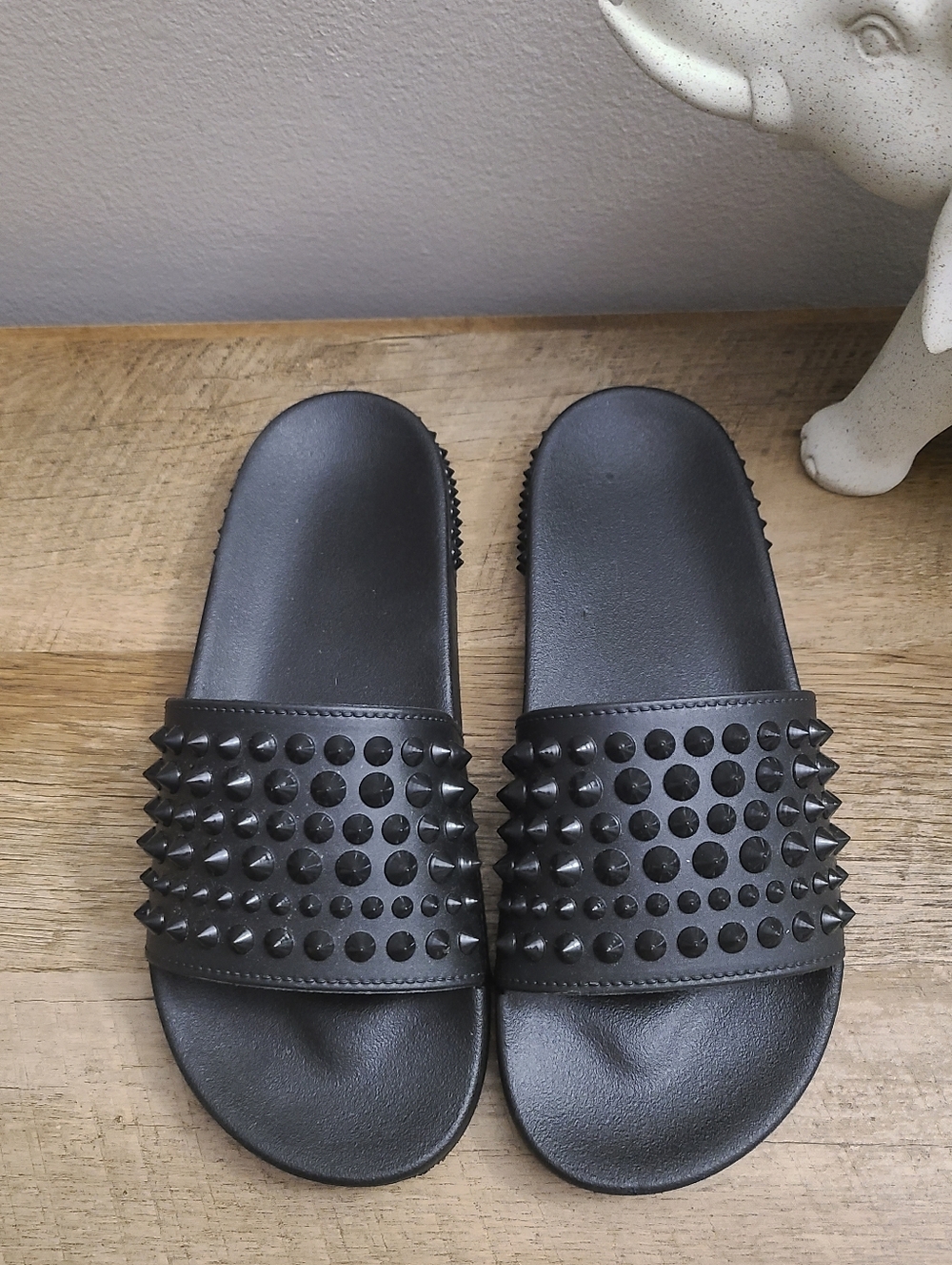 🖤 Women's Spiky Studded Black Slide Sandals Size 8 - Picture 3 of 11